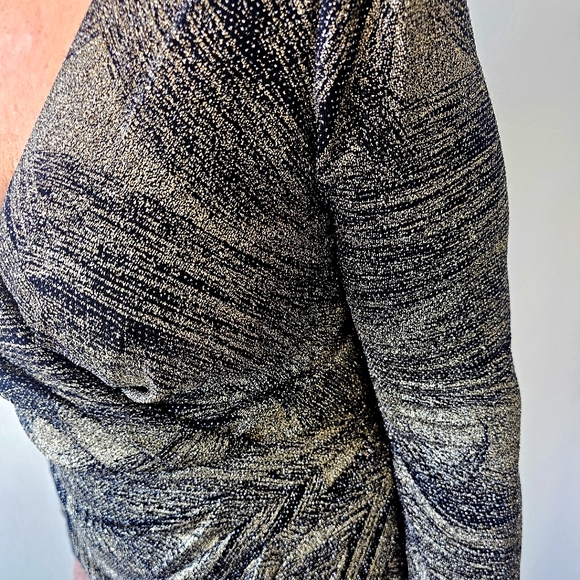 👗London Times NWT Gold & Black V Neck Faux-Wrap Long Sleeve Dress 8P (Petite)💥 - Picture 3 of 15